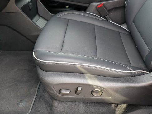 Used 2025 Buick Enclave Preferred image 10