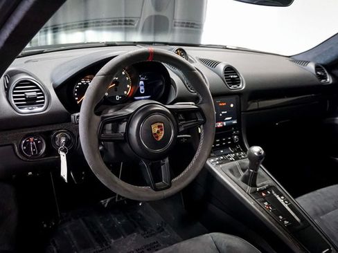 Used 2020 Porsche 718 Cayman GT4 RWD image 10