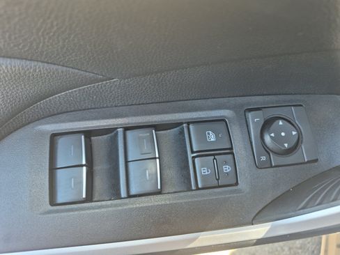 Used 2025 Toyota RAV4 XLE AWD/4WD image 15
