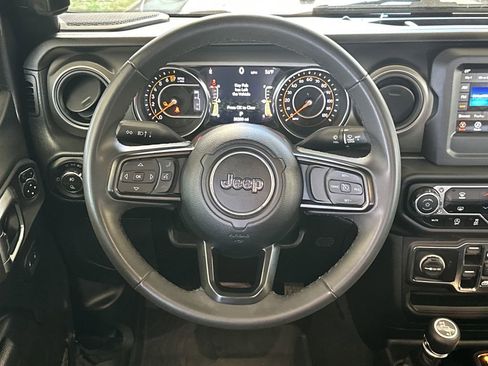 Used 2023 Jeep Gladiator Willys image 17