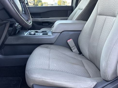 Used 2019 Ford Expedition Max XLT image 18