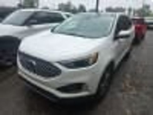 Used 2024 Ford Edge SEL w/ Convenience Package AWD/4WD image 2