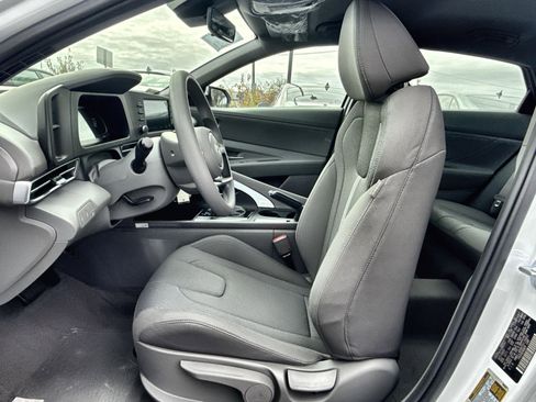 New 2026 Hyundai Elantra SE image 13