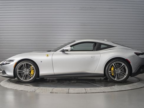 Used 2021 Ferrari Roma RWD image 2
