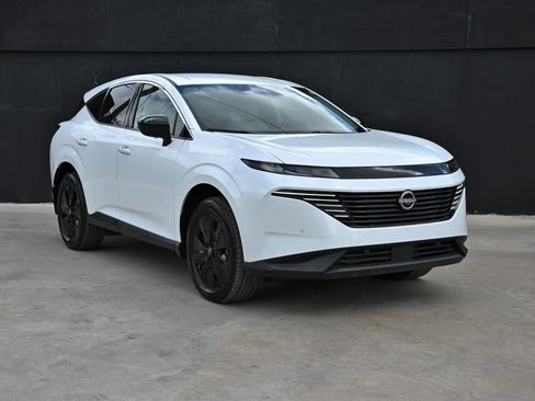 Used 2025 Nissan Murano SV FWD image 2