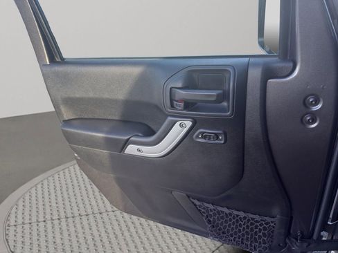 Used 2017 Jeep Wrangler Unlimited Rubicon w/ Cold Weather Group image 20