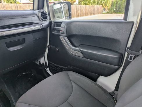 Used 2018 Jeep Wrangler Sport AWD/4WD image 17