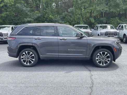 Certified 2022 Jeep Grand Cherokee Overland w/ Luxury Tech Group IV AWD/4WD image 9