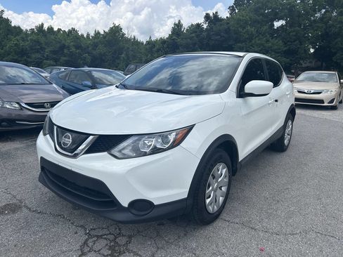 Used 2019 Nissan Rogue Sport S image 2