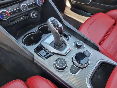 Used 2022 Alfa Romeo Giulia Veloce RWD image 14