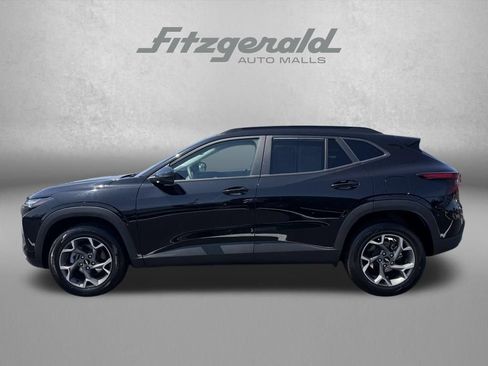 Used 2025 Chevrolet Trax LT FWD image 7