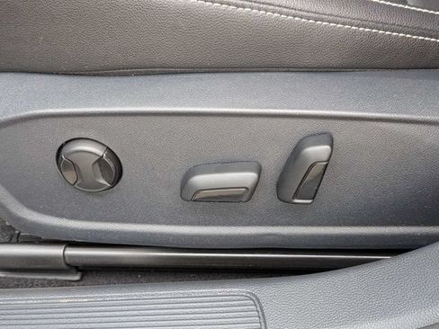 Used 2024 Volkswagen Jetta SE FWD image 19