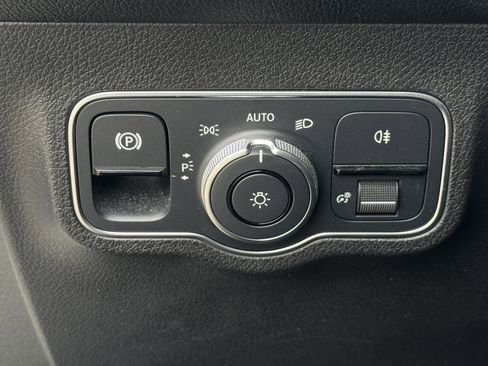 Used 2023 Mercedes-Benz GLB 250 image 23