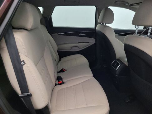 Used 2019 Kia Sorento AWD V6 image 19