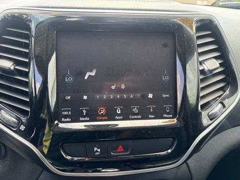 Used 2019 Jeep Cherokee Limited AWD/4WD image 22