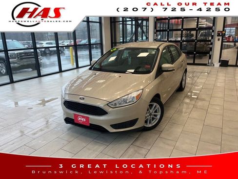 Used 2018 Ford Focus SE w/ Cold Weather Package image 2