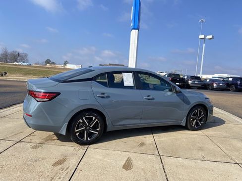 Used 2024 Nissan Sentra SV image 11