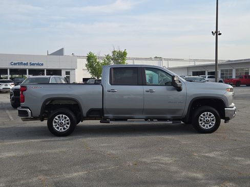 Used 2025 Chevrolet Silverado 2500 LT w/ Convenience Package AWD/4WD image 8