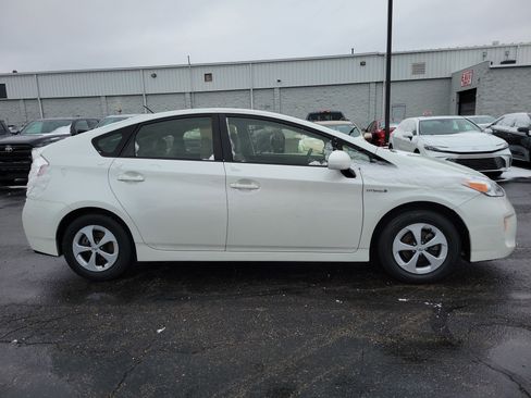 Used 2015 Toyota Prius Three image 3