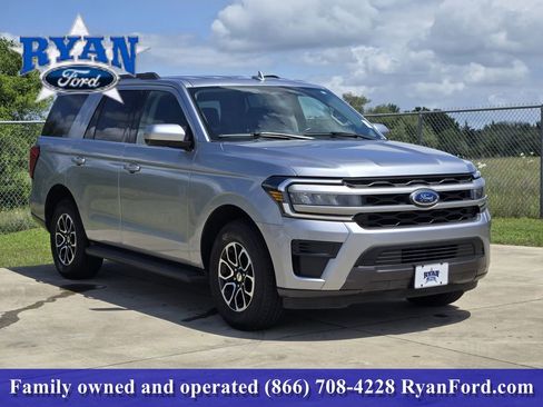 Certified 2024 Ford Expedition XLT AWD/4WD image 2