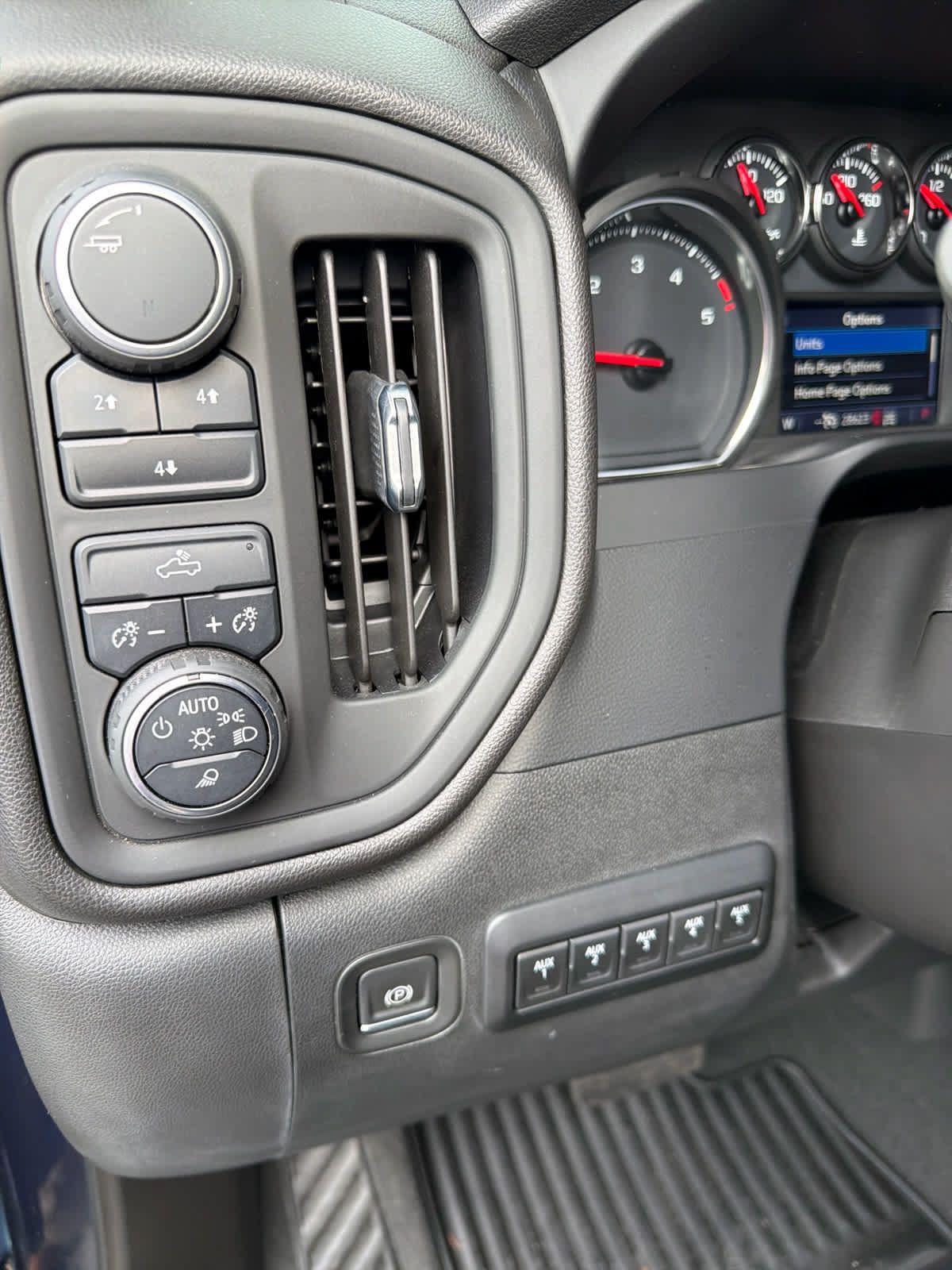 Used 2021 Chevrolet Silverado 2500 Custom w/ Custom Value Package AWD/4WD image 15