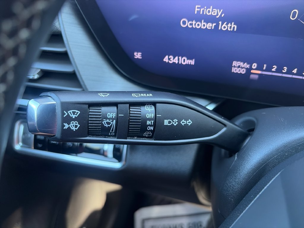 Used 2024 Buick Envision Preferred AWD/4WD image 32