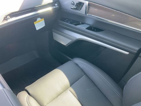 New 2026 Cadillac Vistiq Luxury w/ LPO, Floor Liner Package image 31