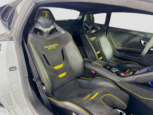 Used 2020 Lamborghini Huracan EVO image 27