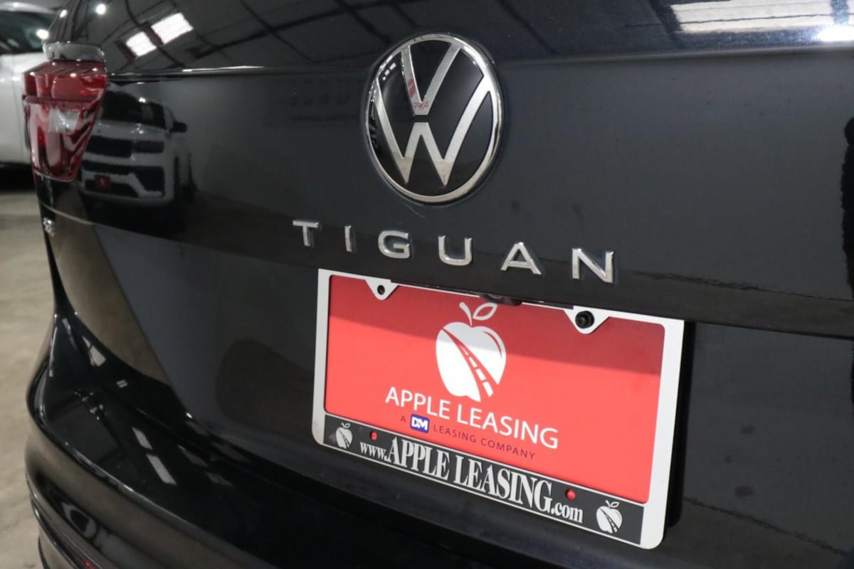 Used 2023 Volkswagen Tiguan SE R-Line FWD image 29