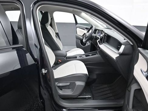 New 2026 Volkswagen Tiguan SE AWD/4WD image 14