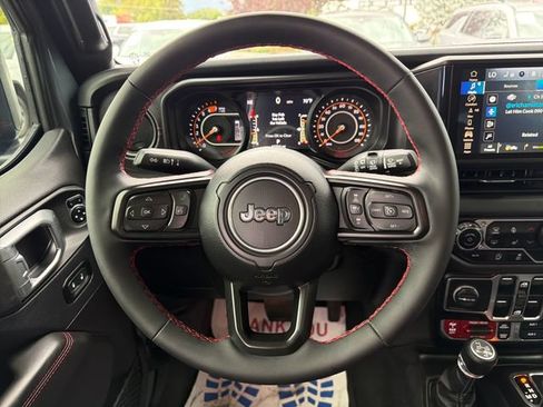Used 2024 Jeep Wrangler Unlimited Rubicon AWD/4WD image 14
