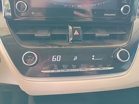 Used 2021 Toyota Corolla LE w/ LE Convenience Package FWD image 14