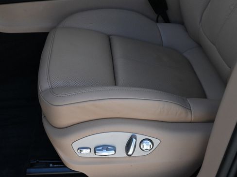 Used 2024 Porsche Macan AWD/4WD image 30