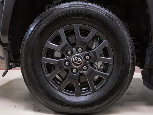 Used 2025 Toyota 4Runner SR5 RWD image 33
