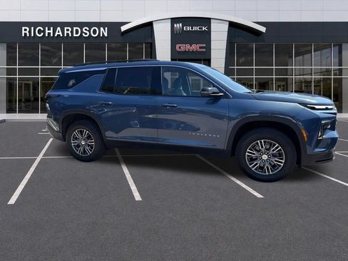Used 2025 Chevrolet Traverse LT FWD image 5