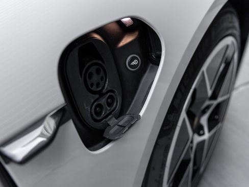 Certified 2025 Porsche Taycan AWD/4WD image 37