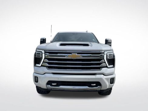 Used 2025 Chevrolet Silverado 2500 High Country w/ Technology Package AWD/4WD image 3