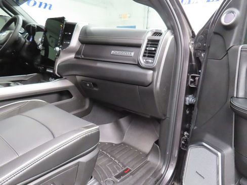 Used 2026 RAM 2500 Laramie AWD/4WD image 35