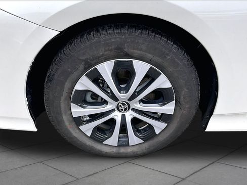 Used 2020 Toyota Prius Prime LE FWD image 11