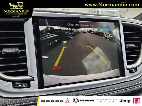 New 2027 Chrysler Pacifica Select FWD image 11