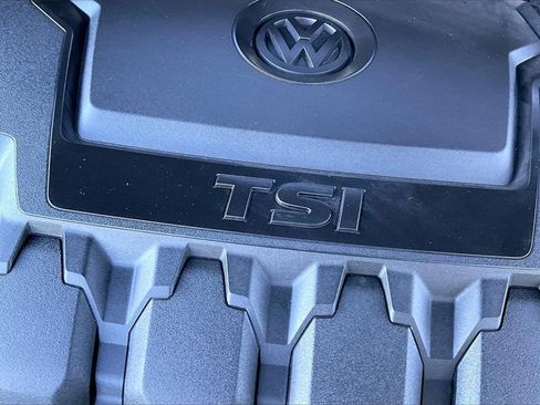 Used 2024 Volkswagen Tiguan SE image 33
