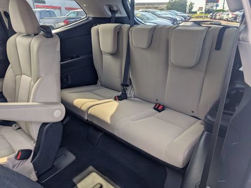 Used 2023 Subaru Ascent Premium w/ Convenience Package AWD/4WD image 16