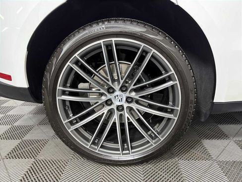 Used 2024 Porsche Macan AWD/4WD image 15
