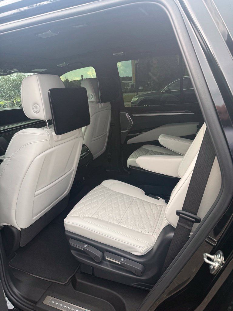 Used 2026 Cadillac Escalade V AWD/4WD image 8