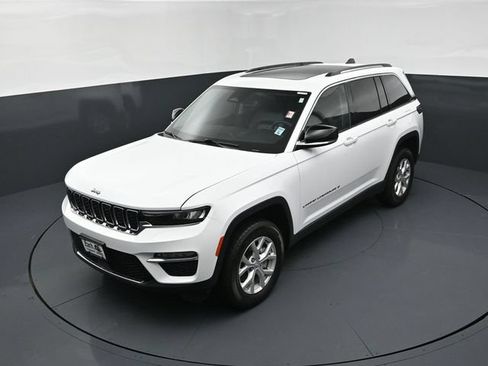 Used 2024 Jeep Grand Cherokee Limited AWD/4WD image 14