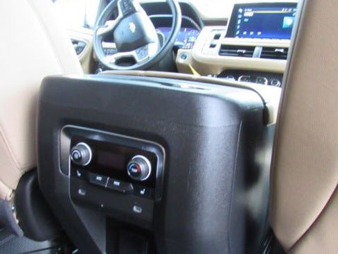 Used 2024 Chevrolet Suburban Premier image 13