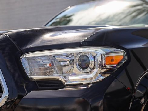 Used 2019 Toyota Tacoma SR5 RWD image 10