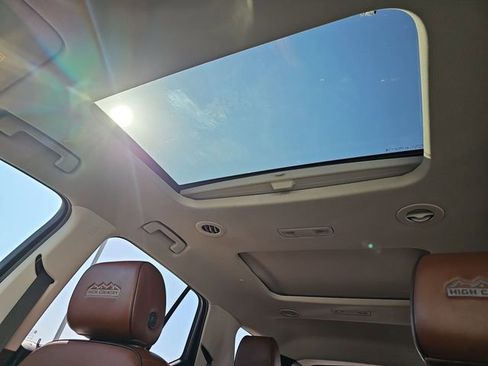 Used 2021 Chevrolet Traverse High Country image 19