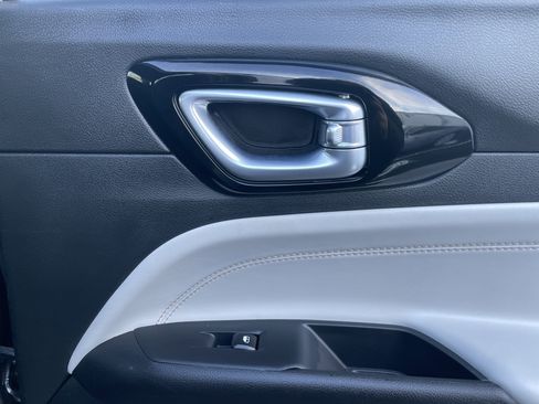 Certified 2024 Jeep Compass Limited image 19