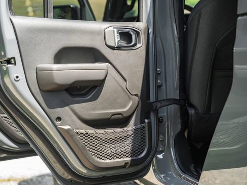 New 2025 Jeep Gladiator Sport image 37